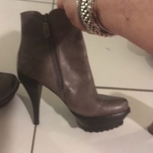 Donald Pliner new leather boots size 7